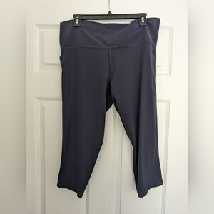 Athleta Salutation Stash Capri
